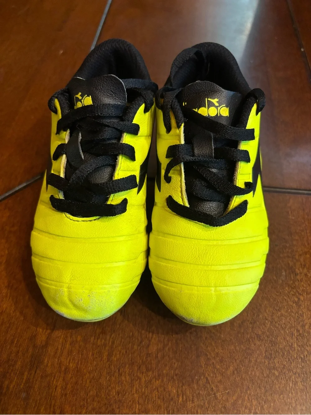 Diadora Kids Unisex Size 10 Soccer Cleats Barely Worn